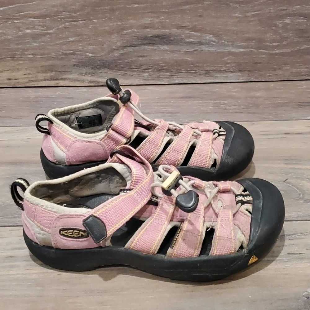 KEEN kids girl outdoor hiking shoes Sandals sz 8.5